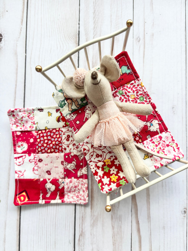 1930s Dollhouse Small Red Quilt, 1:12 scale, maileg mice furniture, modern dollhouse, dollhouse bedding